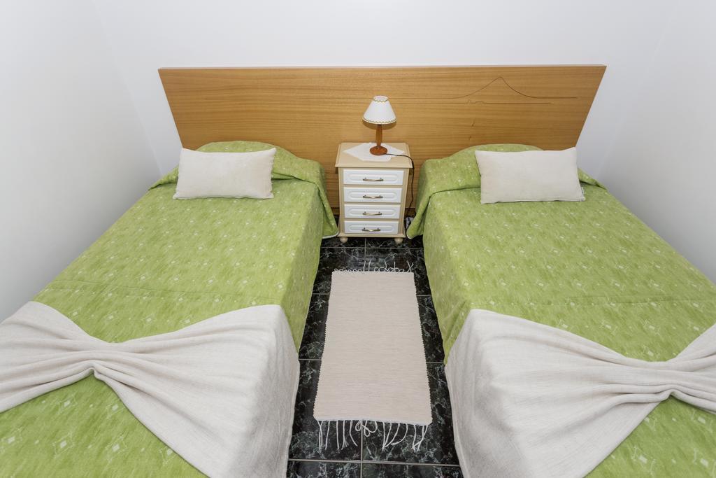 Oliveira * Madalena (Azores)